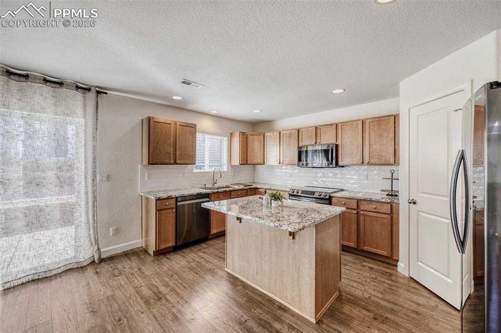 Image 8 of 26: Kitchen