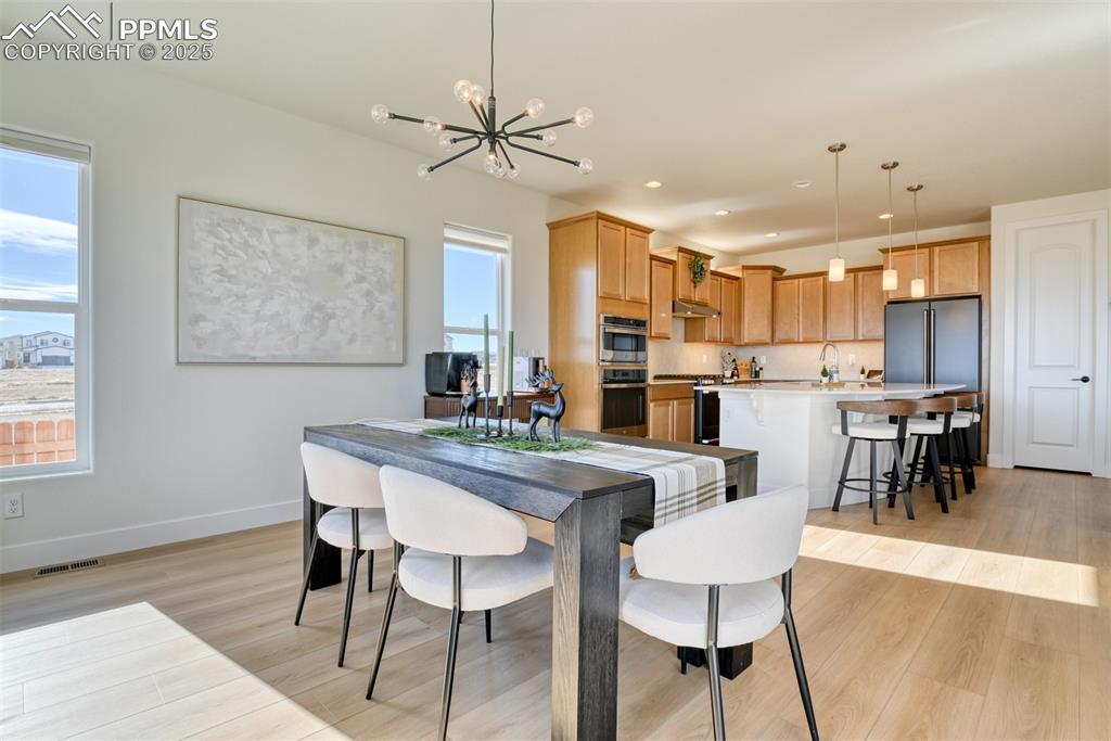 Image 12 of 49: Dining Area