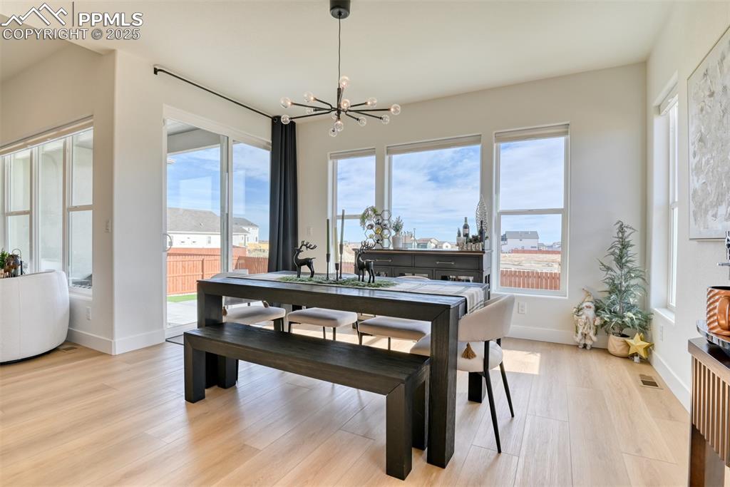 Image 13 of 49: Dining Area