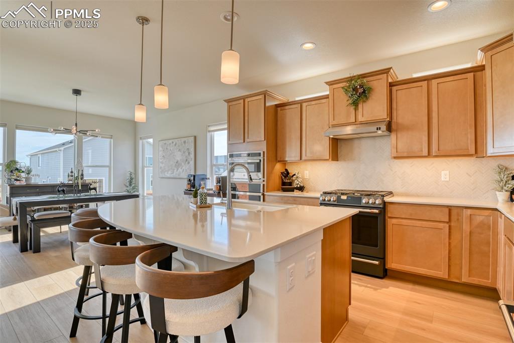 Image 15 of 49: Kitchen