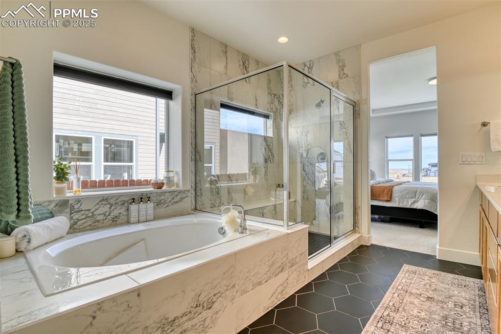 Image 22 of 49: Bathroom