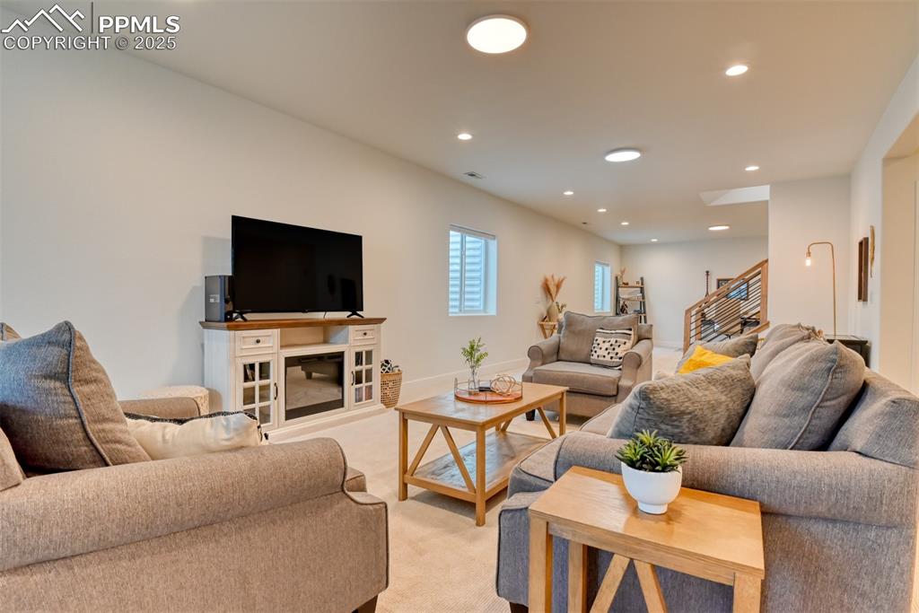 Image 32 of 49: Living Room