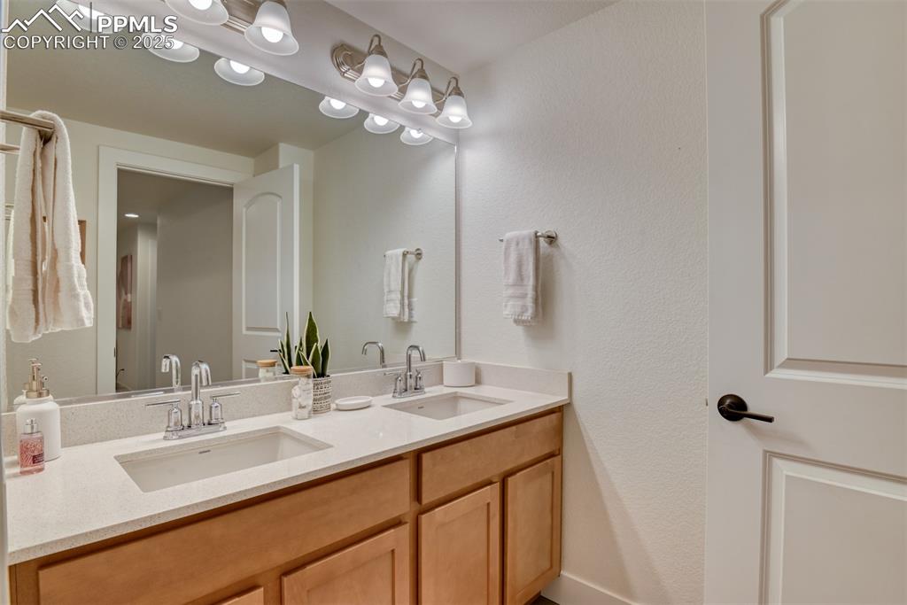 Image 43 of 49: Bathroom