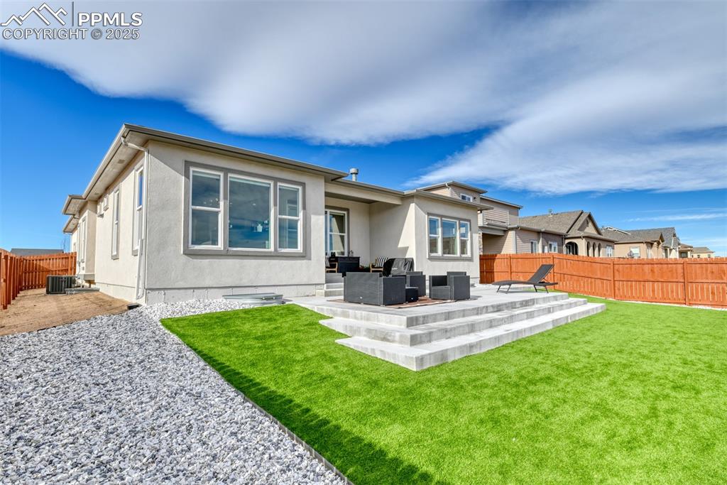 Image 47 of 49: Back of Structure