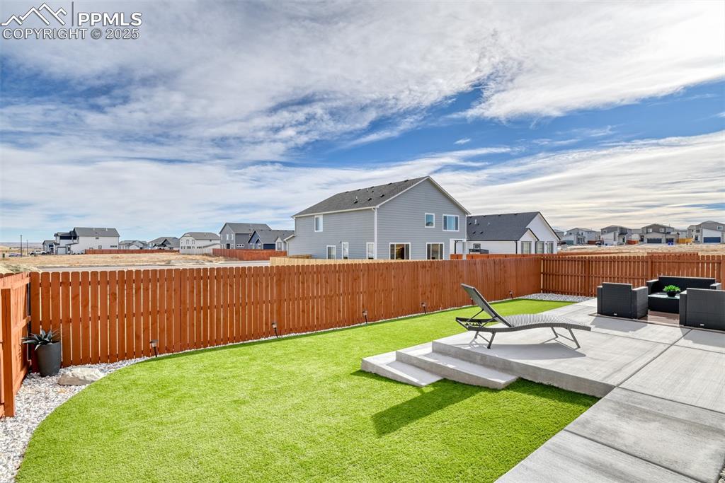 Image 48 of 49: Yard