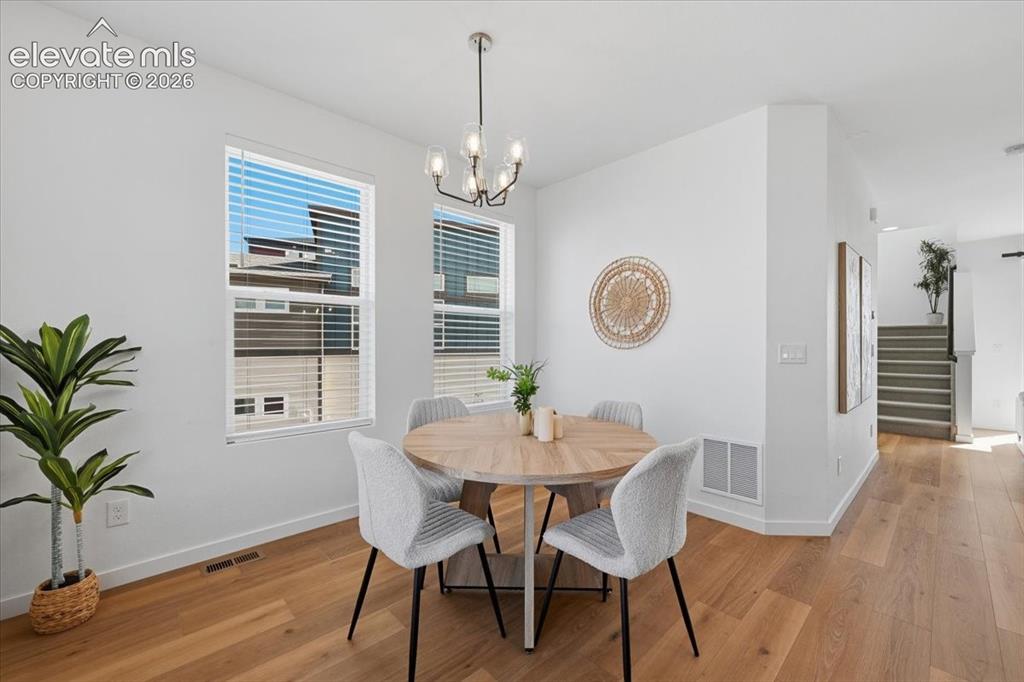 Image 14 of 36: Dining Area