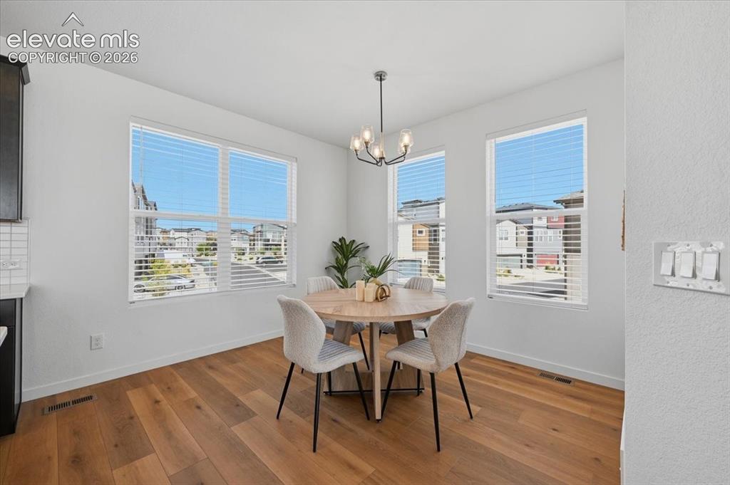 Image 15 of 36: Dining Area