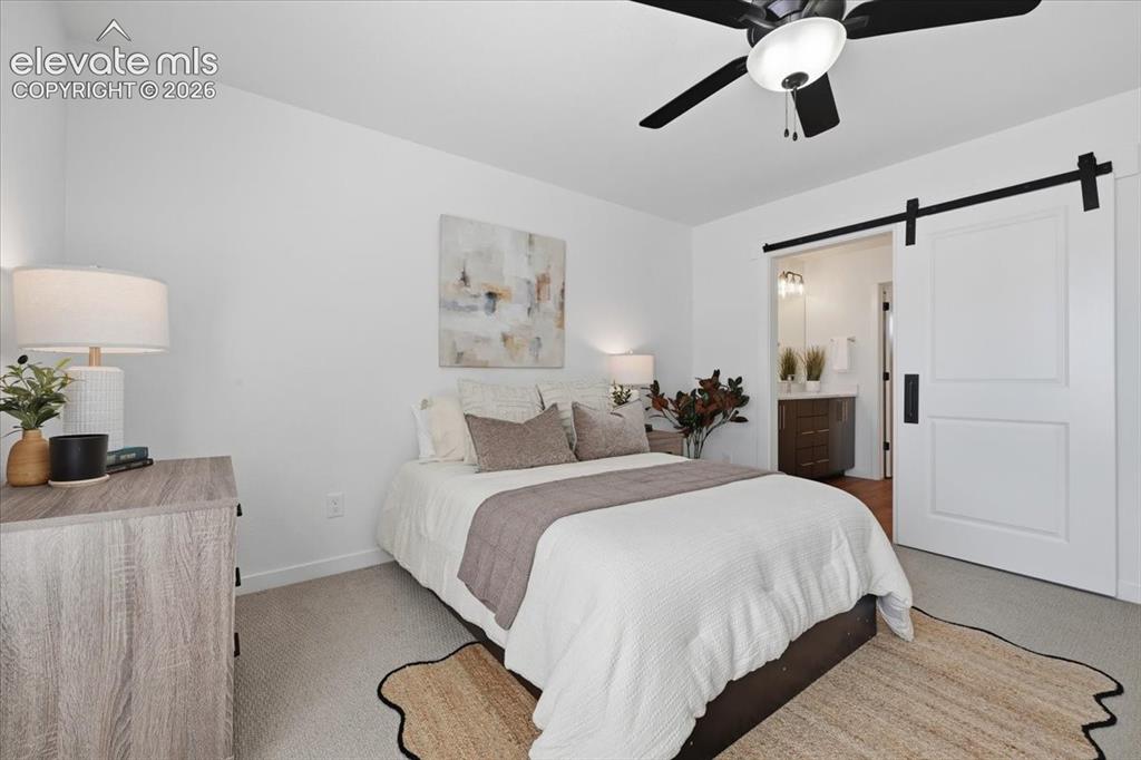 Image 18 of 36: Bedroom
