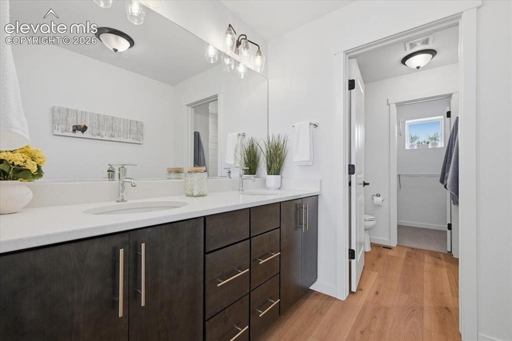 Image 19 of 36: Primary ensuite bathroom