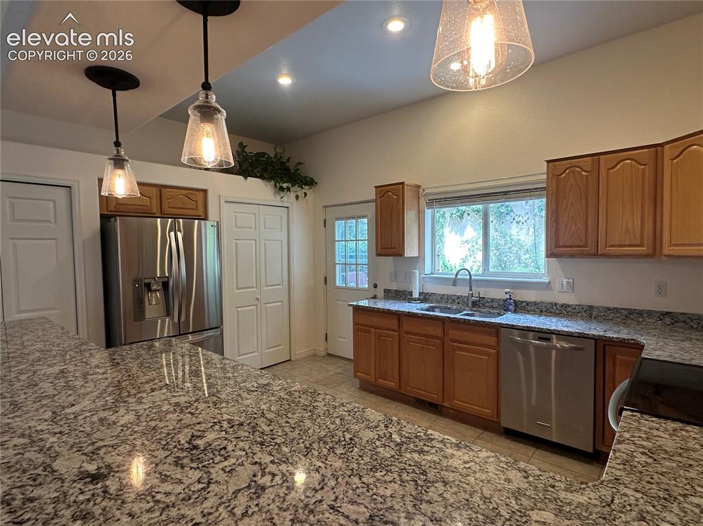 Image 11 of 33: Kitchen