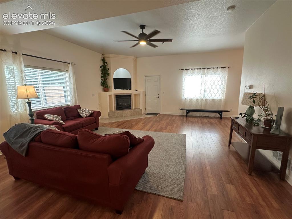 Image 13 of 33: Living Room