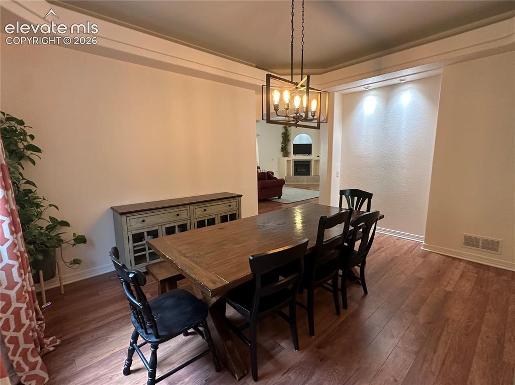 Image 15 of 33: Dining Area