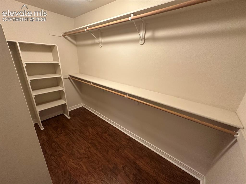 Image 22 of 33: Closet
