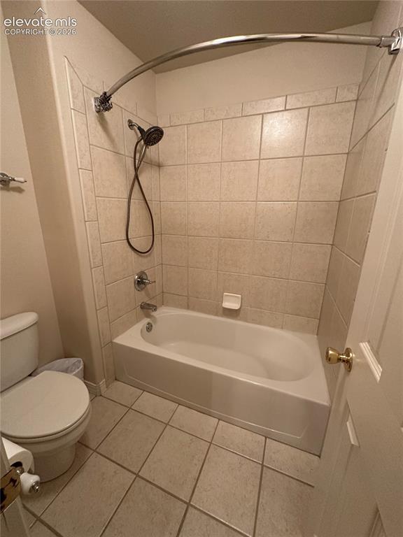 Image 25 of 33: Bathroom