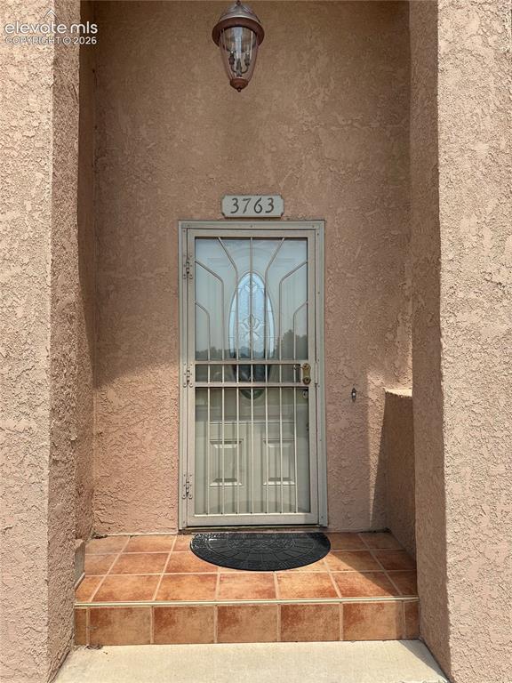 Image 4 of 33: Entry
