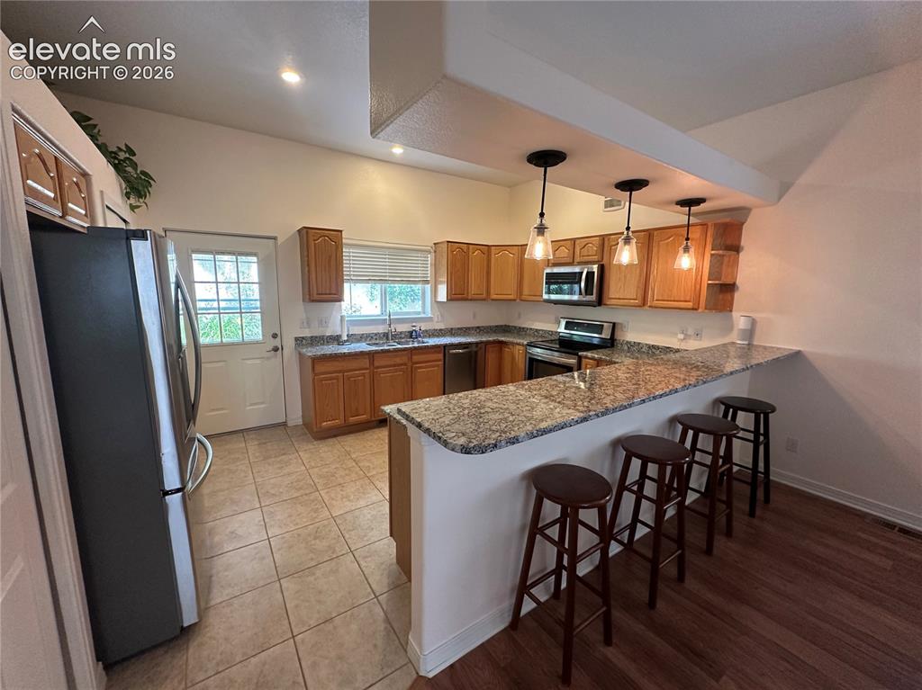Image 8 of 33: Kitchen