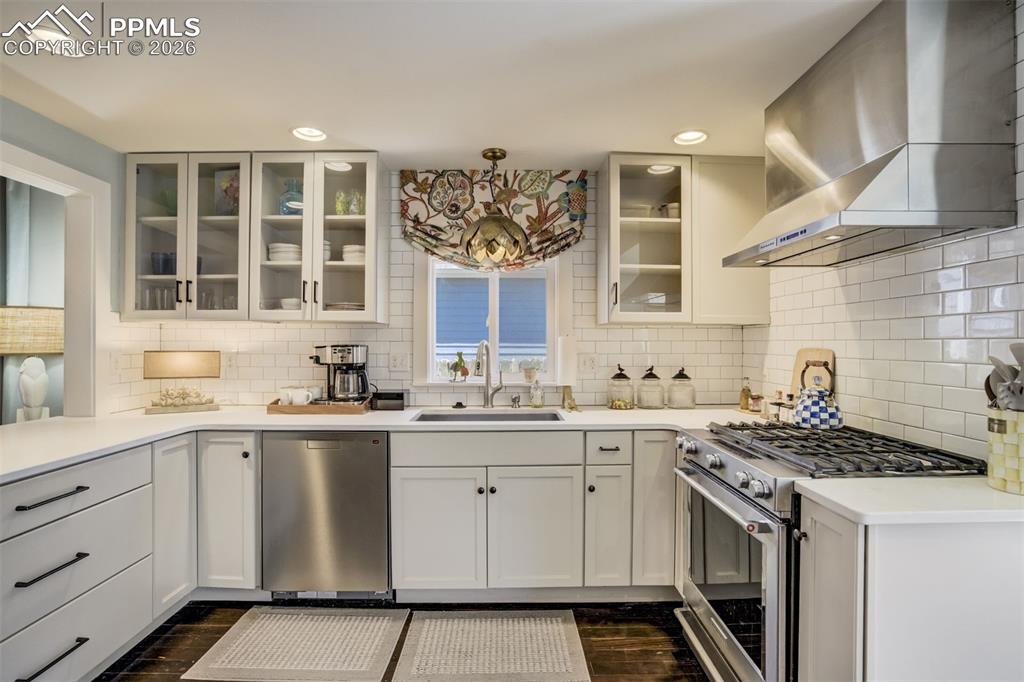 Image 11 of 39: Kitchen