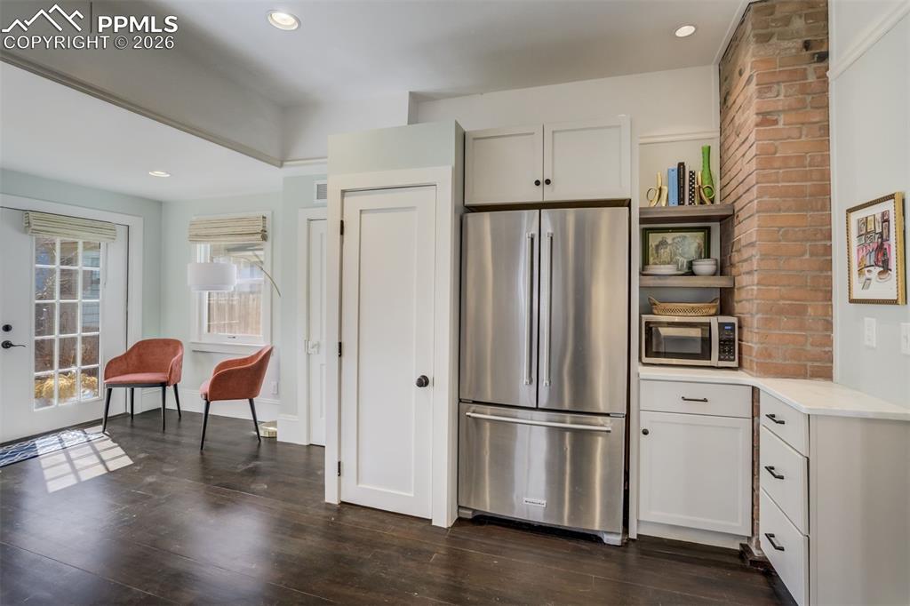 Image 12 of 39: Kitchen