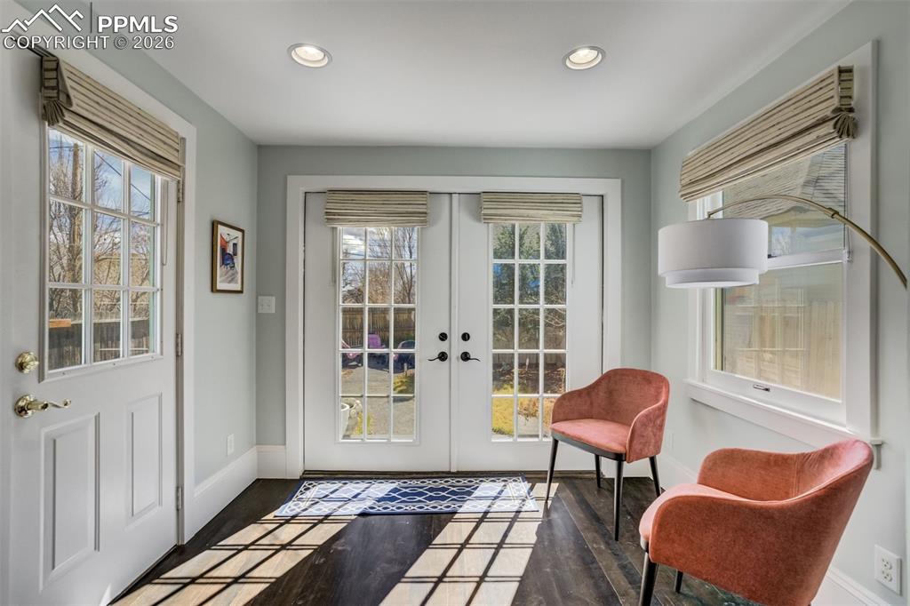 Image 13 of 39: Entry