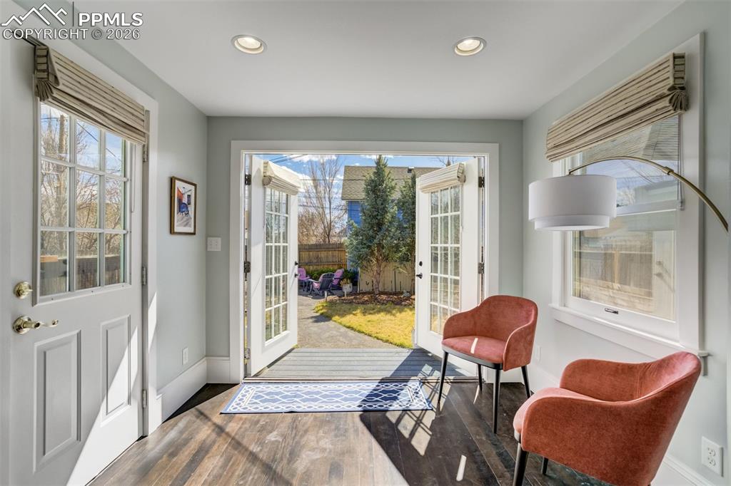 Image 14 of 39: Entry