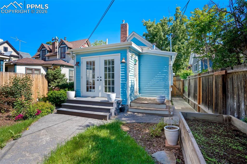 Image 15 of 39: Back of Structure