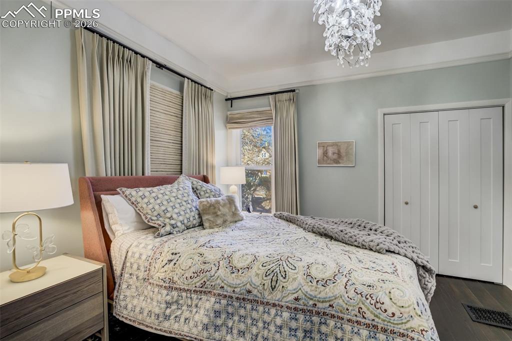 Image 17 of 39: Bedroom