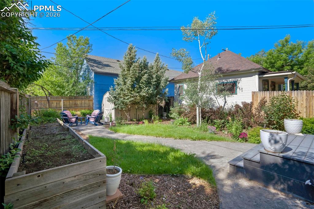 Image 26 of 39: Back of Structure