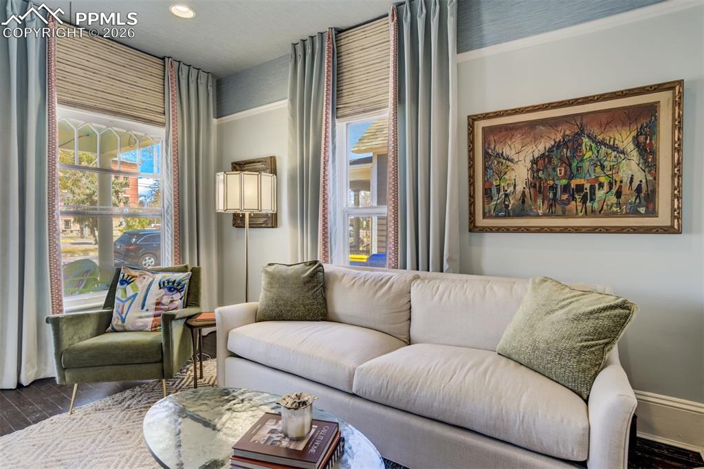 Image 5 of 39: Sitting Room