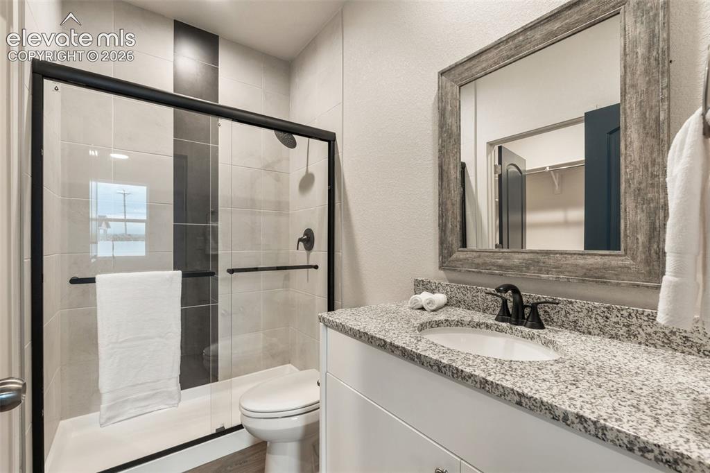 Image 19 of 47: Bathroom