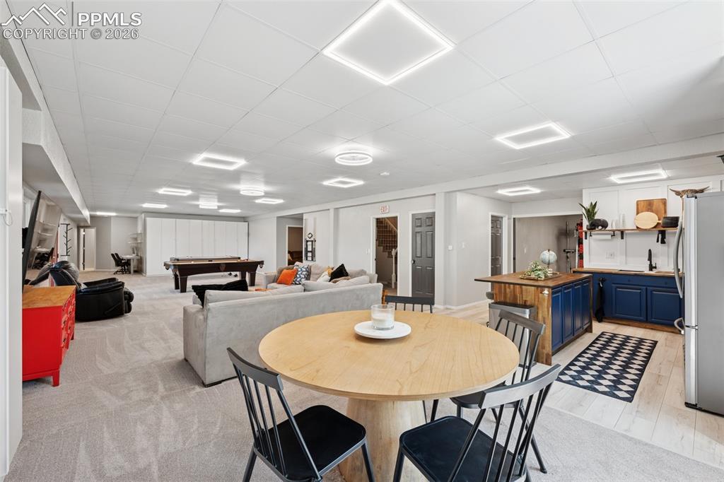 Image 19 of 47: Dining Area