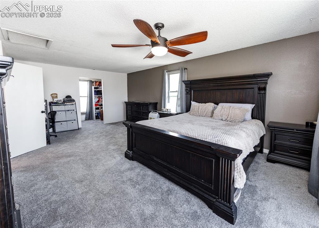 Image 16 of 50: Bedroom