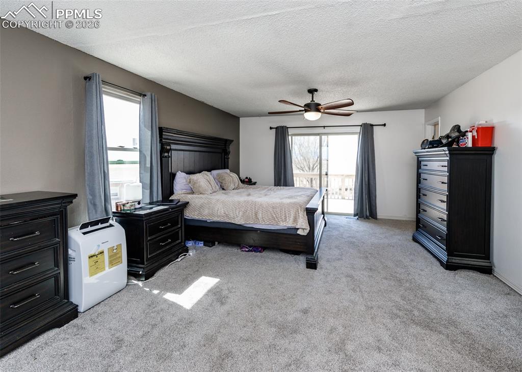 Image 17 of 50: Bedroom