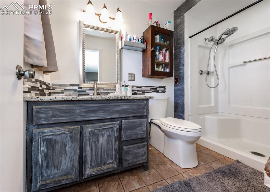 Image 19 of 50: Bathroom