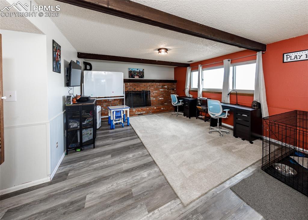 Image 21 of 50: Office