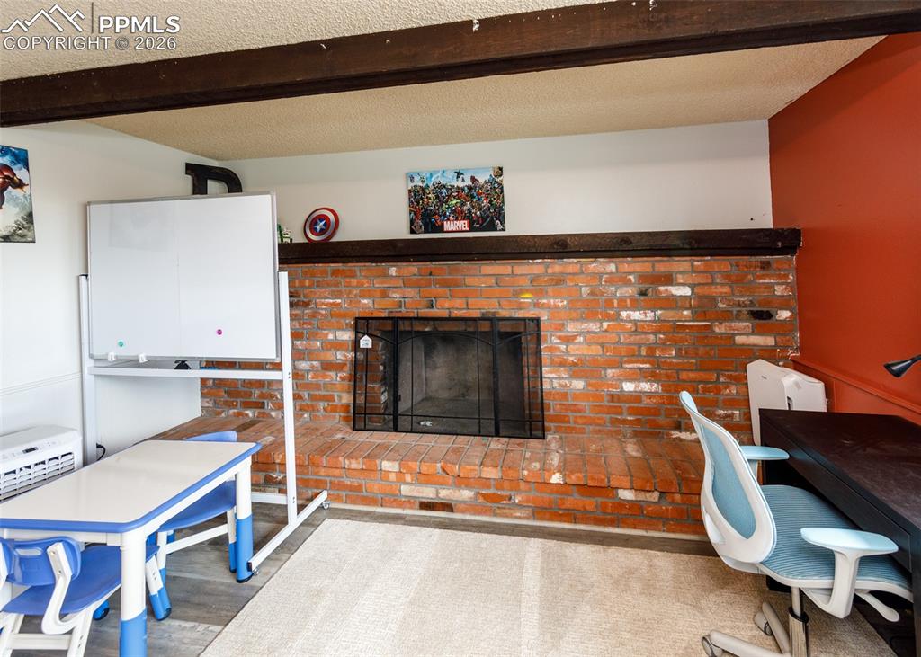 Image 23 of 50: Office