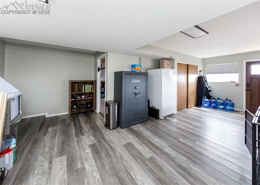 Image 31 of 50: Living Room