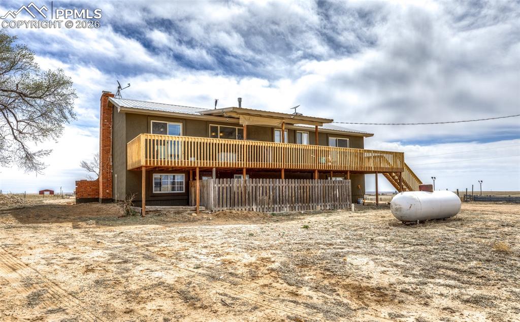 Image 34 of 50: Back of Structure