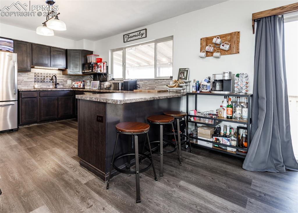 Image 6 of 50: Kitchen