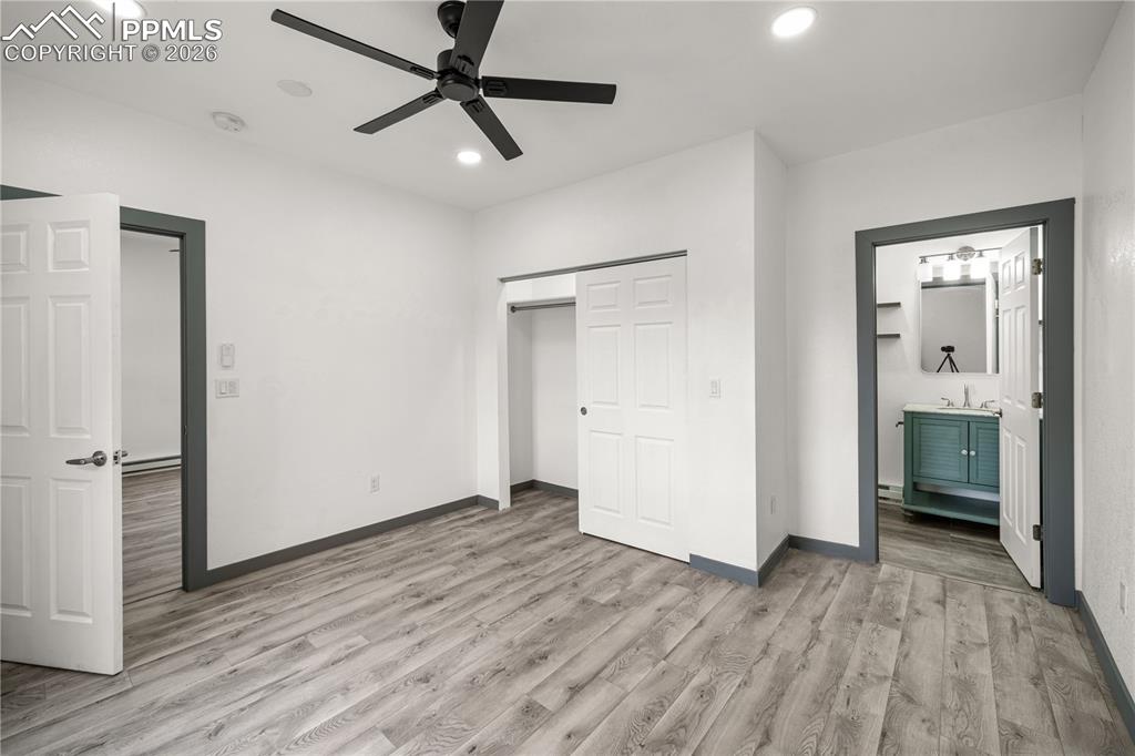 Image 10 of 30: Bedroom