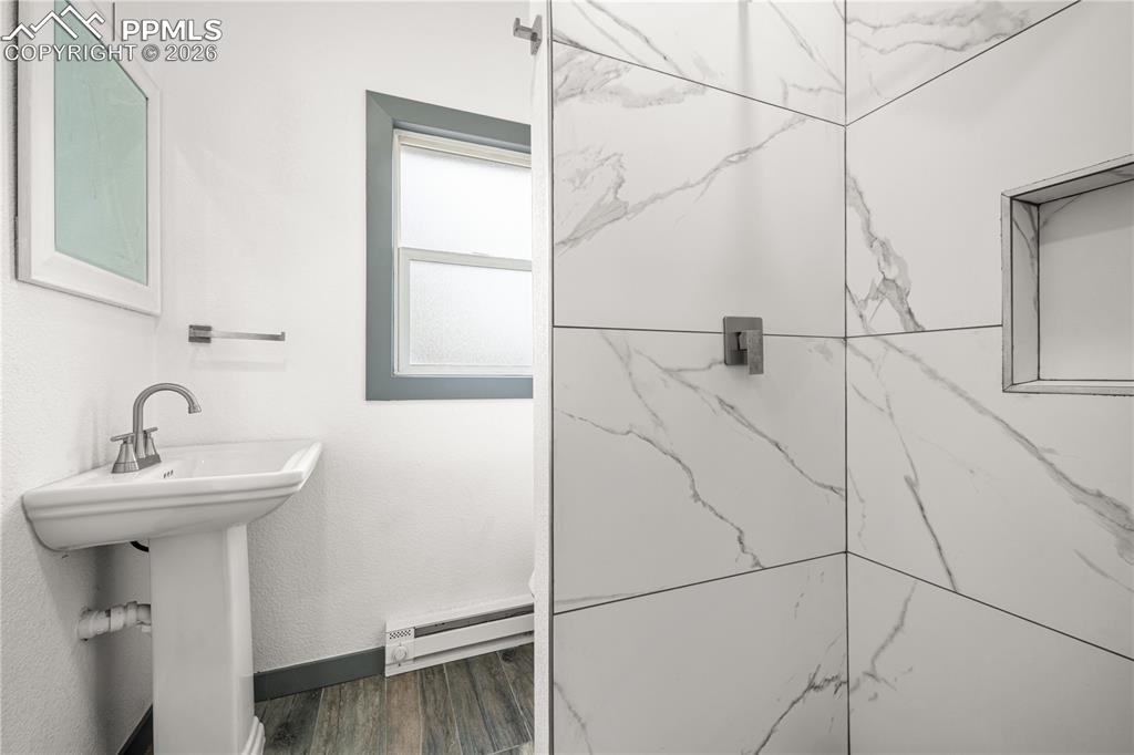 Image 12 of 30: Bathroom