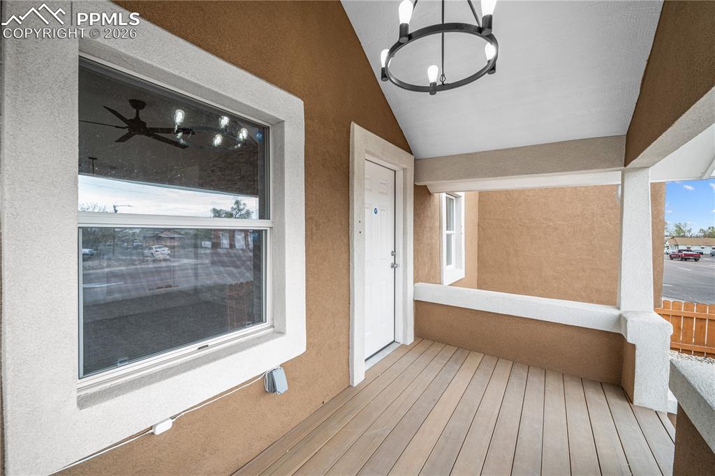 Image 15 of 30: Deck