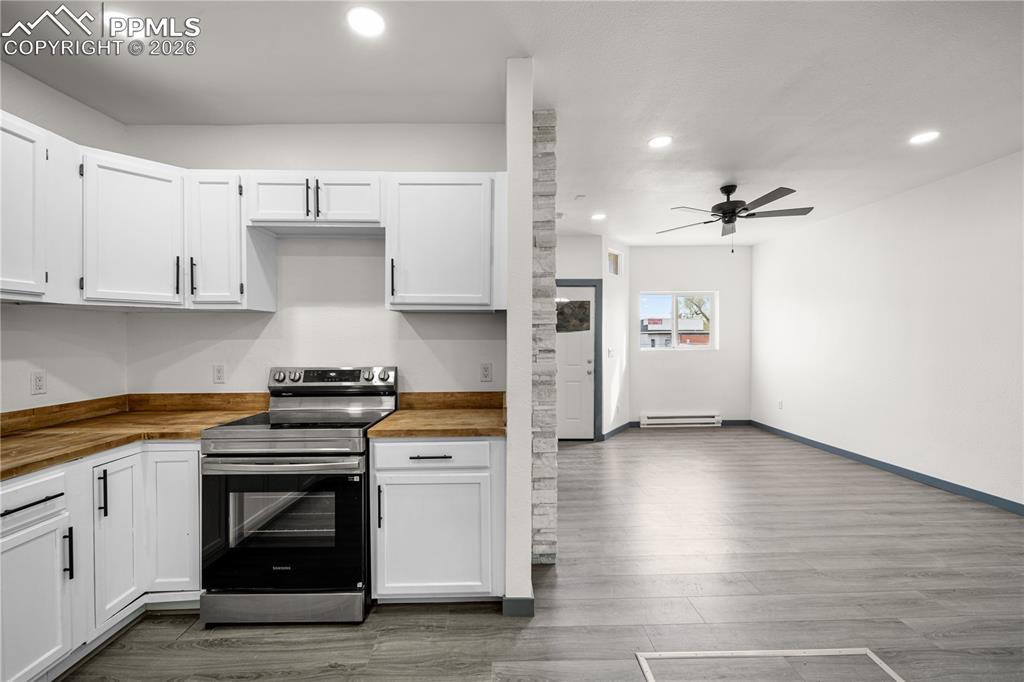 Image 18 of 30: Kitchen