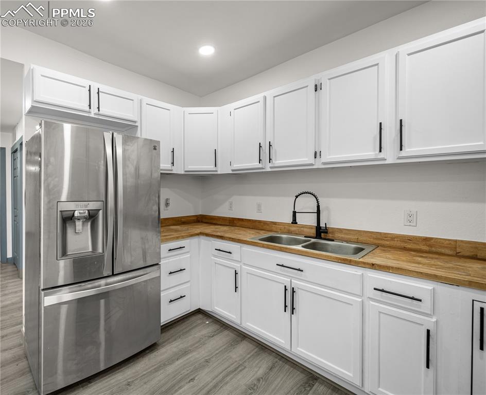 Image 19 of 30: Kitchen