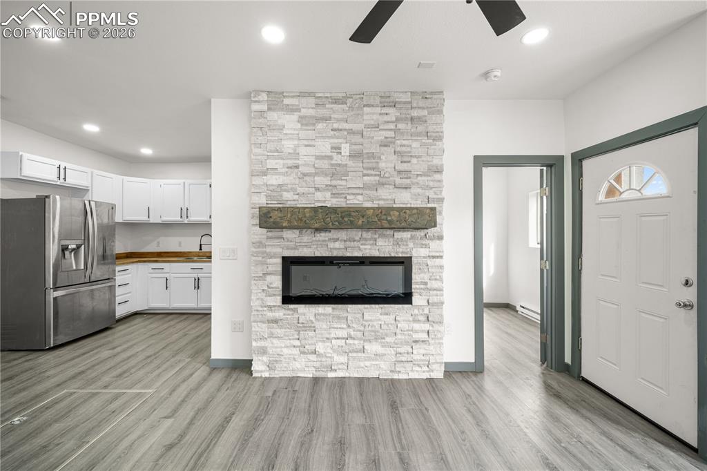 Image 20 of 30: Entry