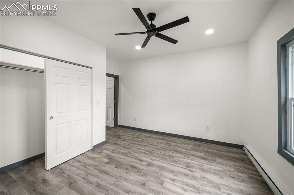 Image 21 of 30: Bedroom