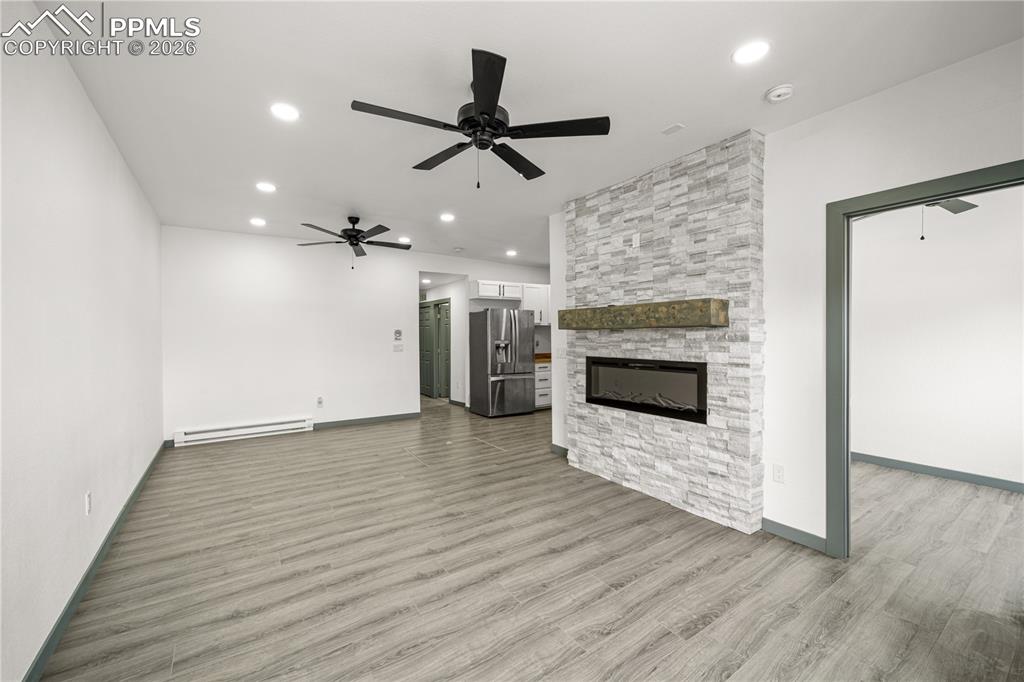 Image 23 of 30: Living Room