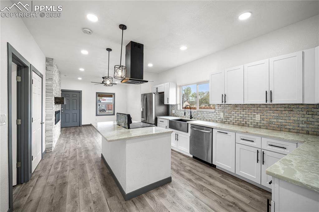 Image 5 of 30: Kitchen