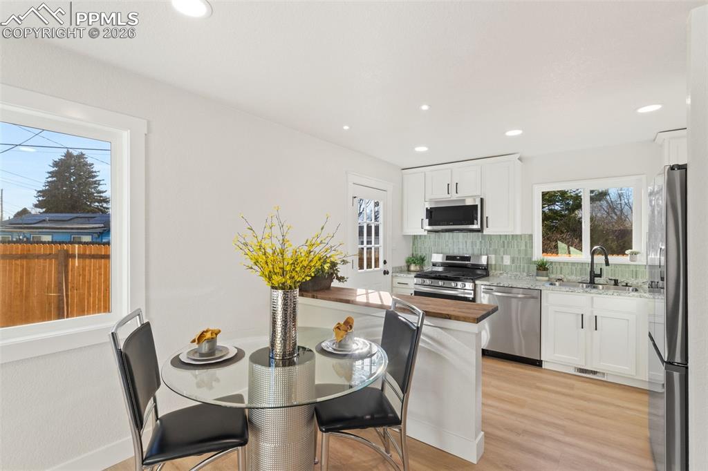 Image 12 of 22: Kitchen