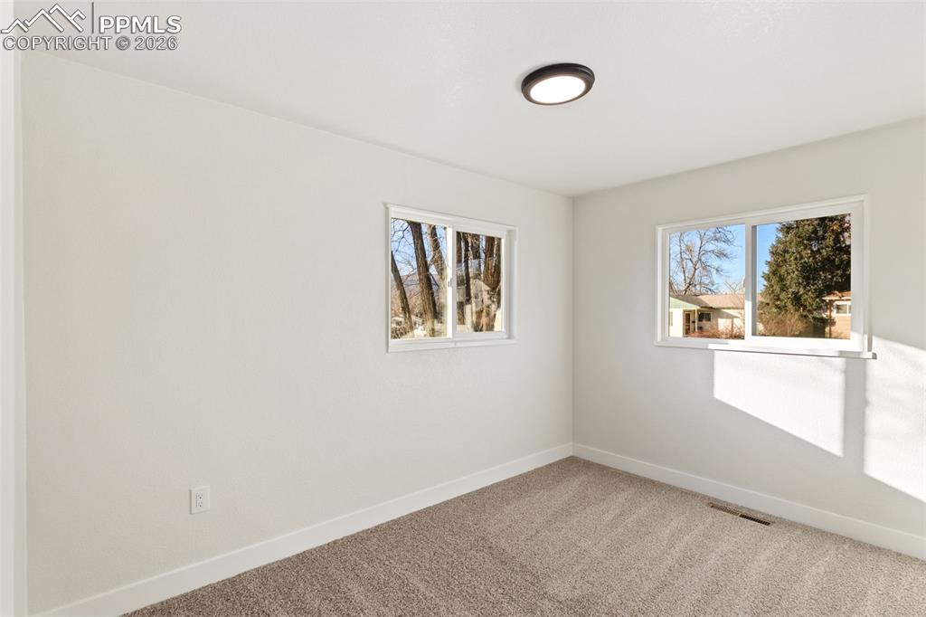 Image 17 of 22: Bedroom