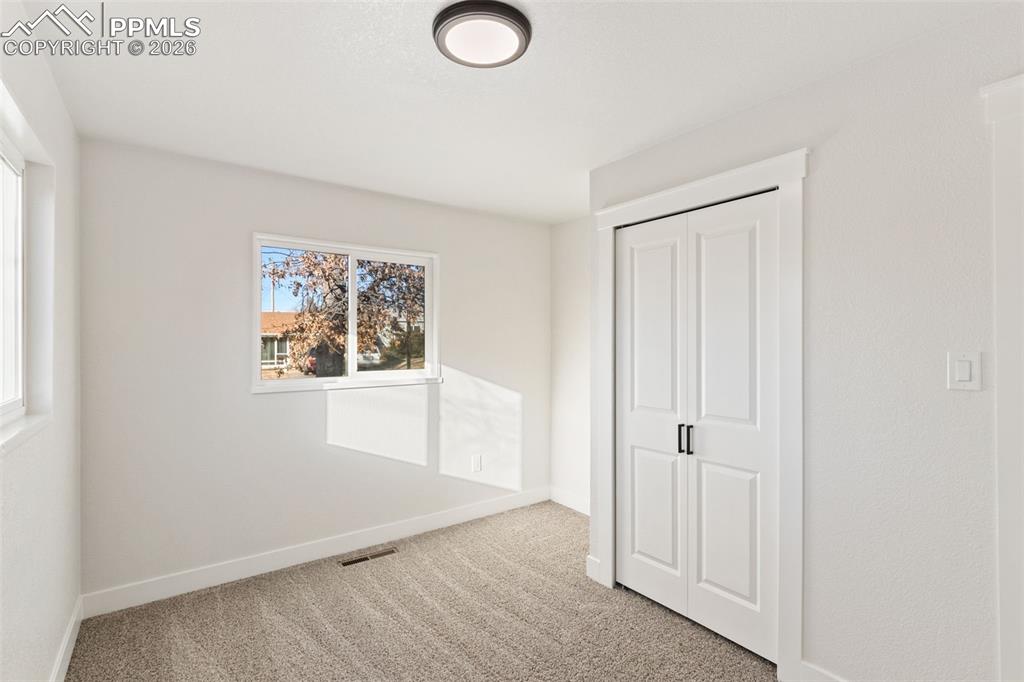 Image 18 of 22: Bedroom